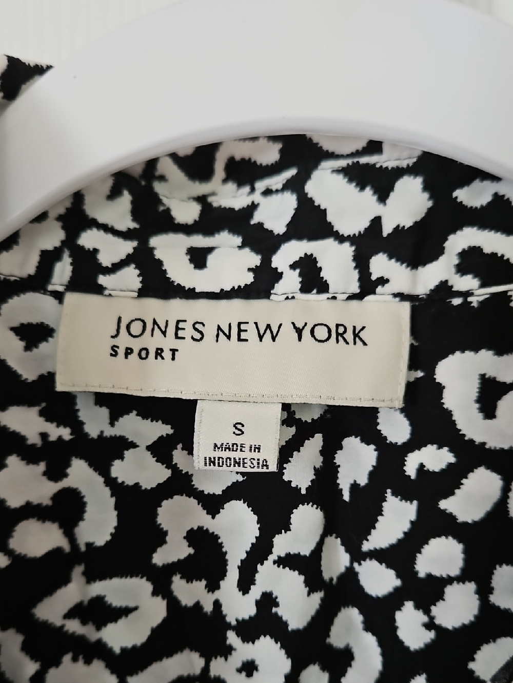 Jones New York Sport Black & White Animal Print Blouse Size S